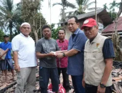 Bupati Muaro Jambi Tinjau Lokasi Kebakaran di Desa Sebapo dan Serahkan Bantuan kepada Korban