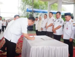 Bupati Muaro Jambi Bambang Bayu Suseno, SP, MM, M.S.i lakukan penandatangan MoU bersama Kepala Badan Gizi Nasional RI dalam memantapkan Program Makan Bergizi Gratis di Provinsi Jambi