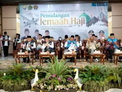 Wagub Drs. H. Abdullah Sani, M.Pdi, Sambut Hangat Kepulangan Jemaah Haji Kloter 20 di Asrama Haji Jambi