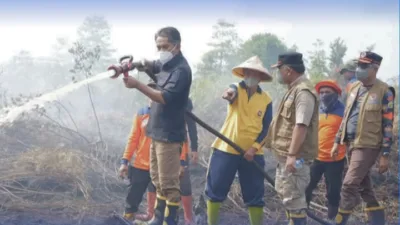 Wabup Junaidi H.Mahir dampingi Kapolda Jambi, Tinjau Langsung Karhutla di Desa Gambut Jaya