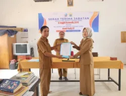 Suasana Haru Warnai Sertijab Kepala Sekolah SMK IX Muaro Jambi